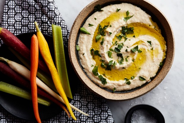 homemade-hummus-5-healthy-snacks-for-the-pregnant-mom-mama-bird-box-gifts-for-pregnancy